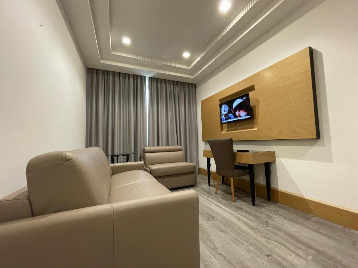 Hotel Golden Palace Шкодер Екстер'єр фото